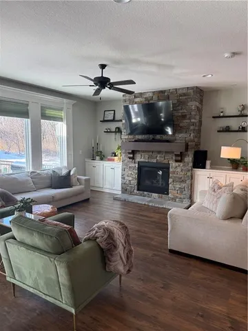 $565,000 | 3904 Southwest Stoney Brook Drive, Lee's Summit, MO 64082