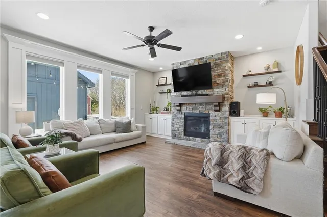 $565,000 | 3904 Southwest Stoney Brook Drive, Lee's Summit, MO 64082