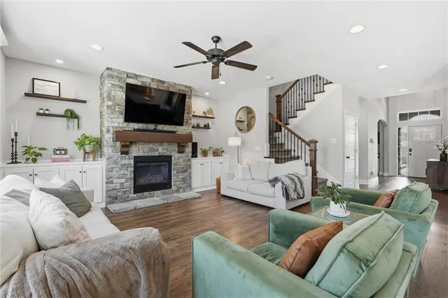 $565,000 | 3904 Southwest Stoney Brook Drive, Lee's Summit, MO 64082