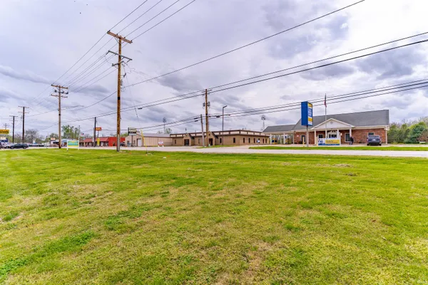 $448,000 | 827 Sycamore Street, Rockport, IN 47635
