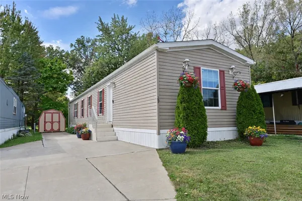$75,000 | 29 Carl Lane, Olmsted Falls, OH 44138