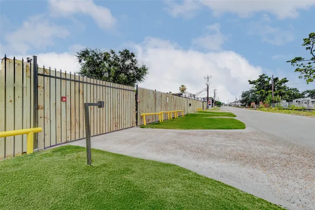 $1,399 | 1701 Johanna Drive, Unit B, Houston, TX 77055