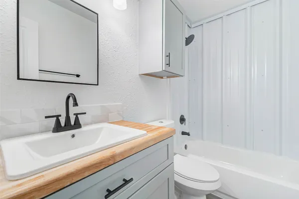 $1,399 | 1701 Johanna Drive, Unit B, Houston, TX 77055