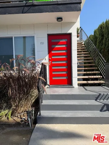a view of entryway door of the house