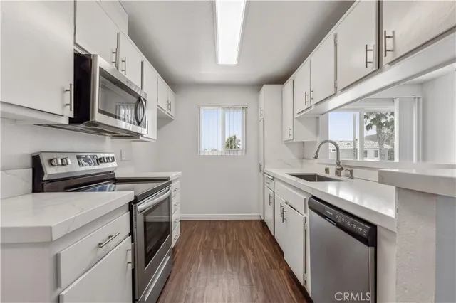 $2,995 | 415 South Prospect Avenue, Unit 106, Redondo Beach, CA 90277