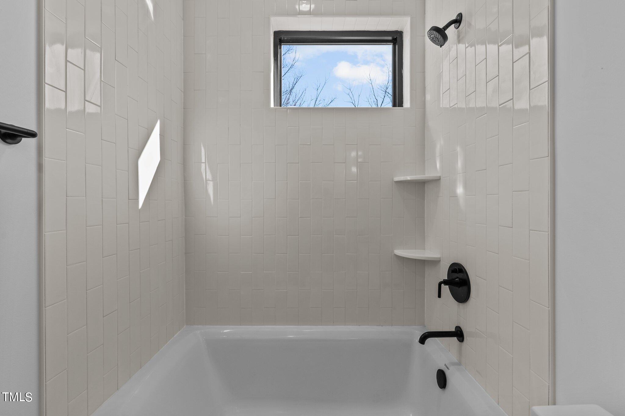 819 South Person Street Raleigh, NC 27601 - Photo 23 of 33 a bathroom with a bathtub