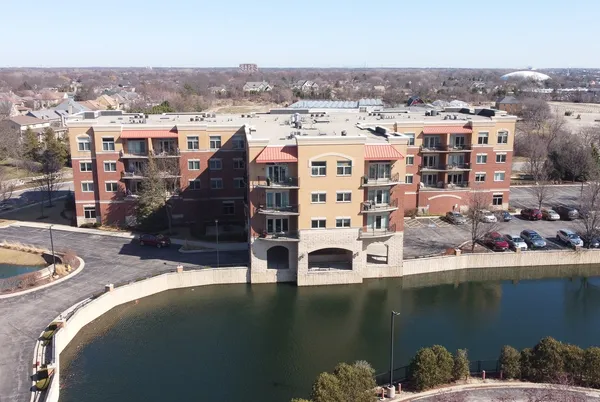 $395,000 | 1200 Foxdale Drive, Unit 205, Addison, IL 60101