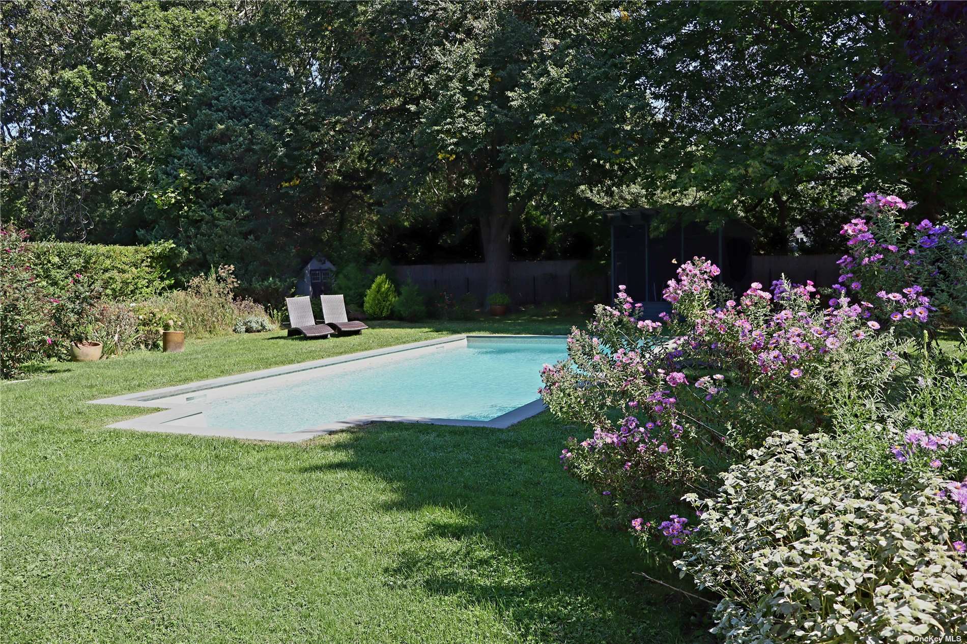 6 Remsenburg, undefined 00000 - Photo 29 of 31 a view of a garden with flowers and trees