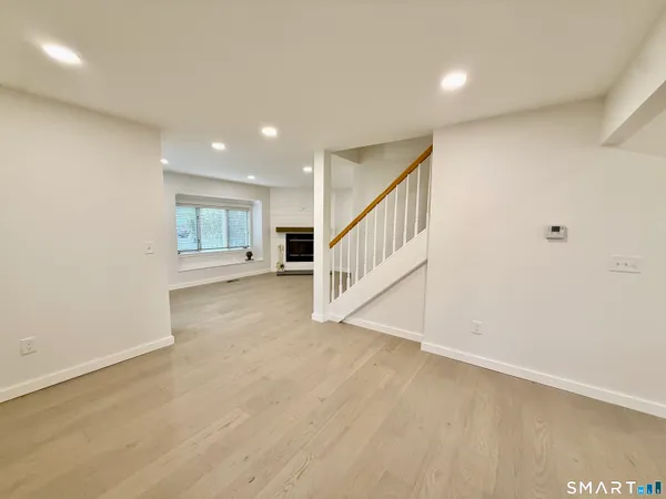 $389,900 | 8 Winchester Court, Unit 8, Farmington, CT 06032