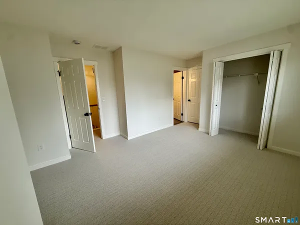 $389,900 | 8 Winchester Court, Unit 8, Farmington, CT 06032