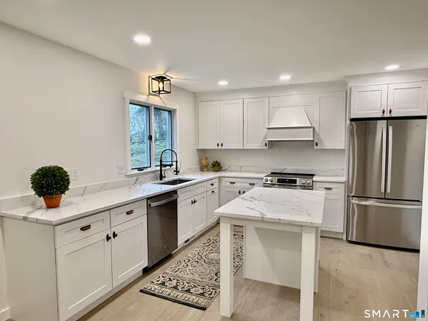$389,900 | 8 Winchester Court, Unit 8, Farmington, CT 06032