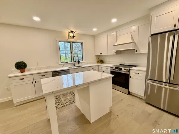 $389,900 | 8 Winchester Court, Unit 8, Farmington, CT 06032