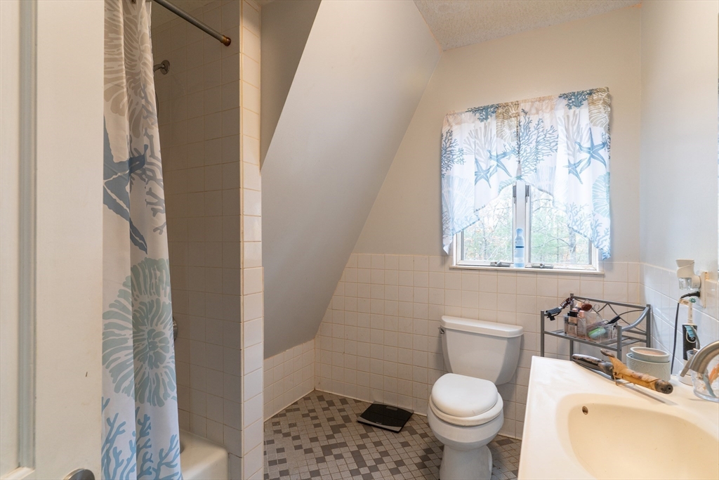 68 Lyon Road West Brookfield, MA 01585 - Photo 13 of 40