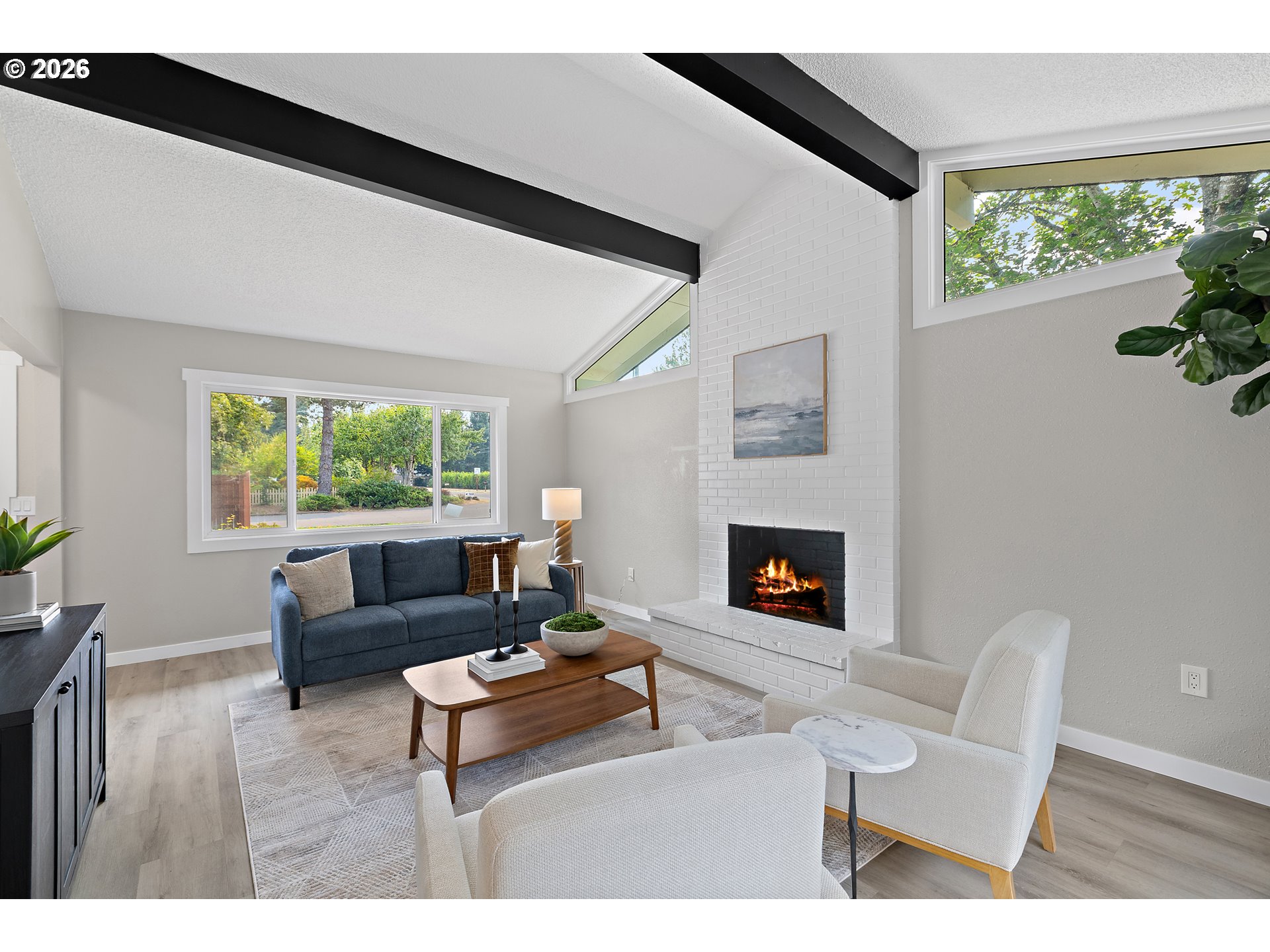 1422 Southwest Hensley Road Troutdale, OR 97060 - Photo 5 of 27 Living Room