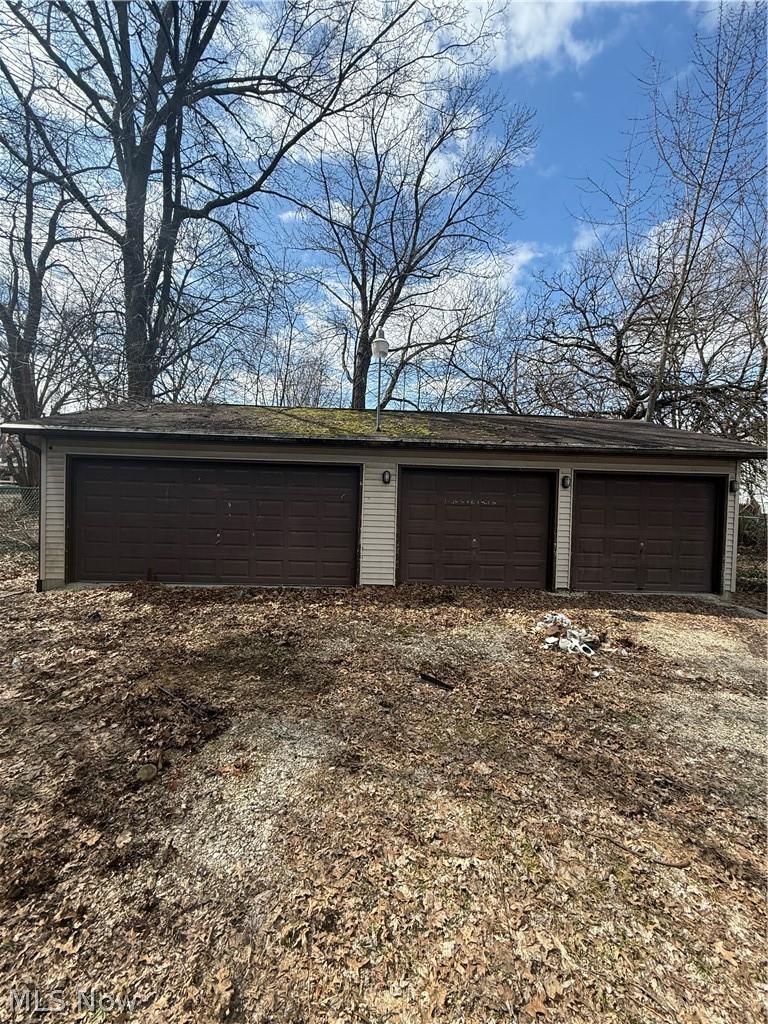 662 Sumner Street Akron, OH 44311 - Photo 9 of 10 View of detached garage