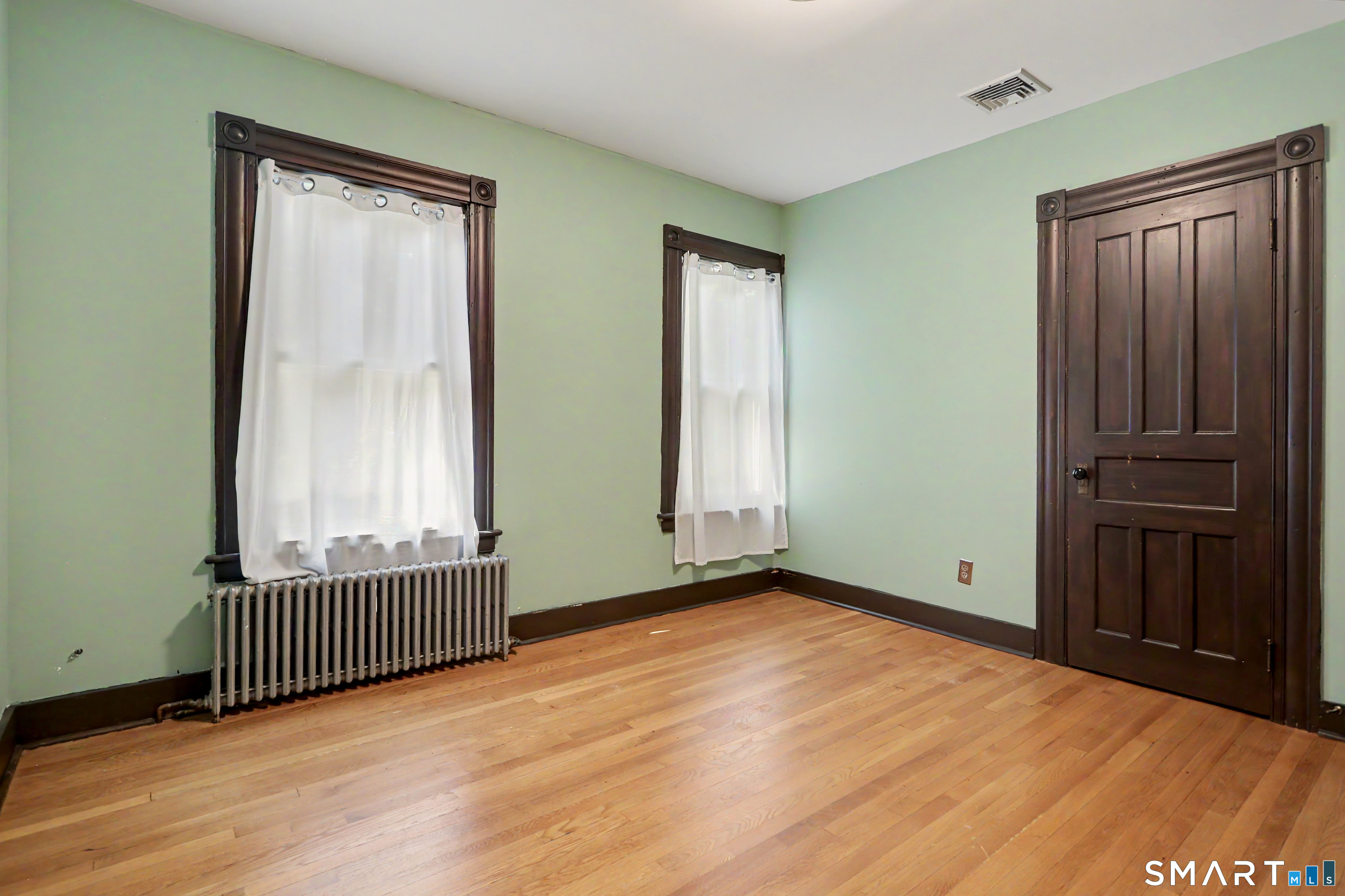 1908 Stratfield Road Fairfield, CT 06825 - Photo 27 of 40 Bedroom 3 Second Floor
