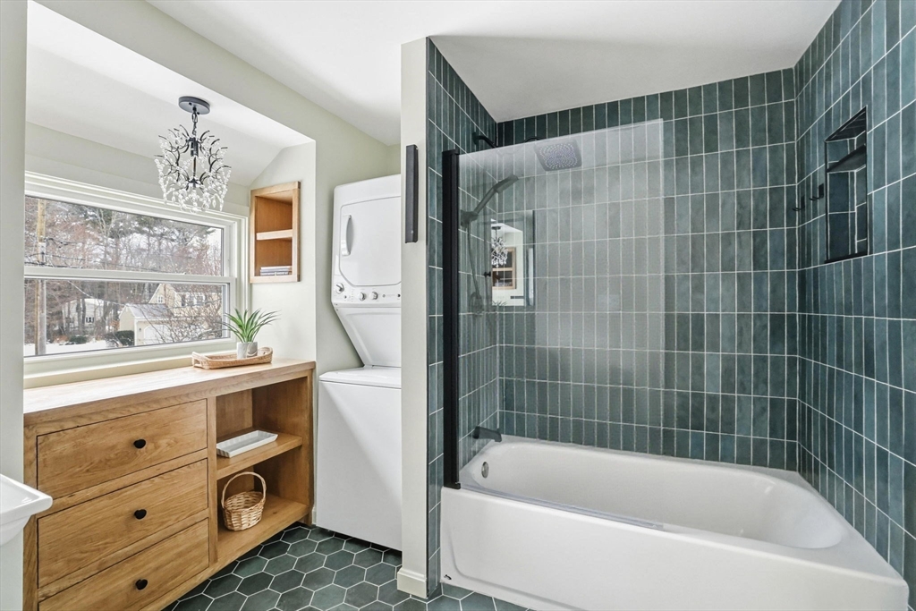 34 Flintlock Ridge Road Cohasset, MA 02025 - Photo 19 of 33 a bathroom with a tub a sink and a large mirror