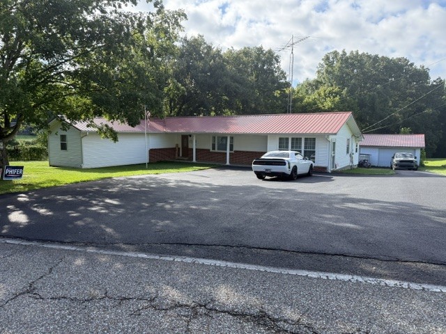 43 Danville Road Big Sandy, TN 38221 - Photo 1 of 23