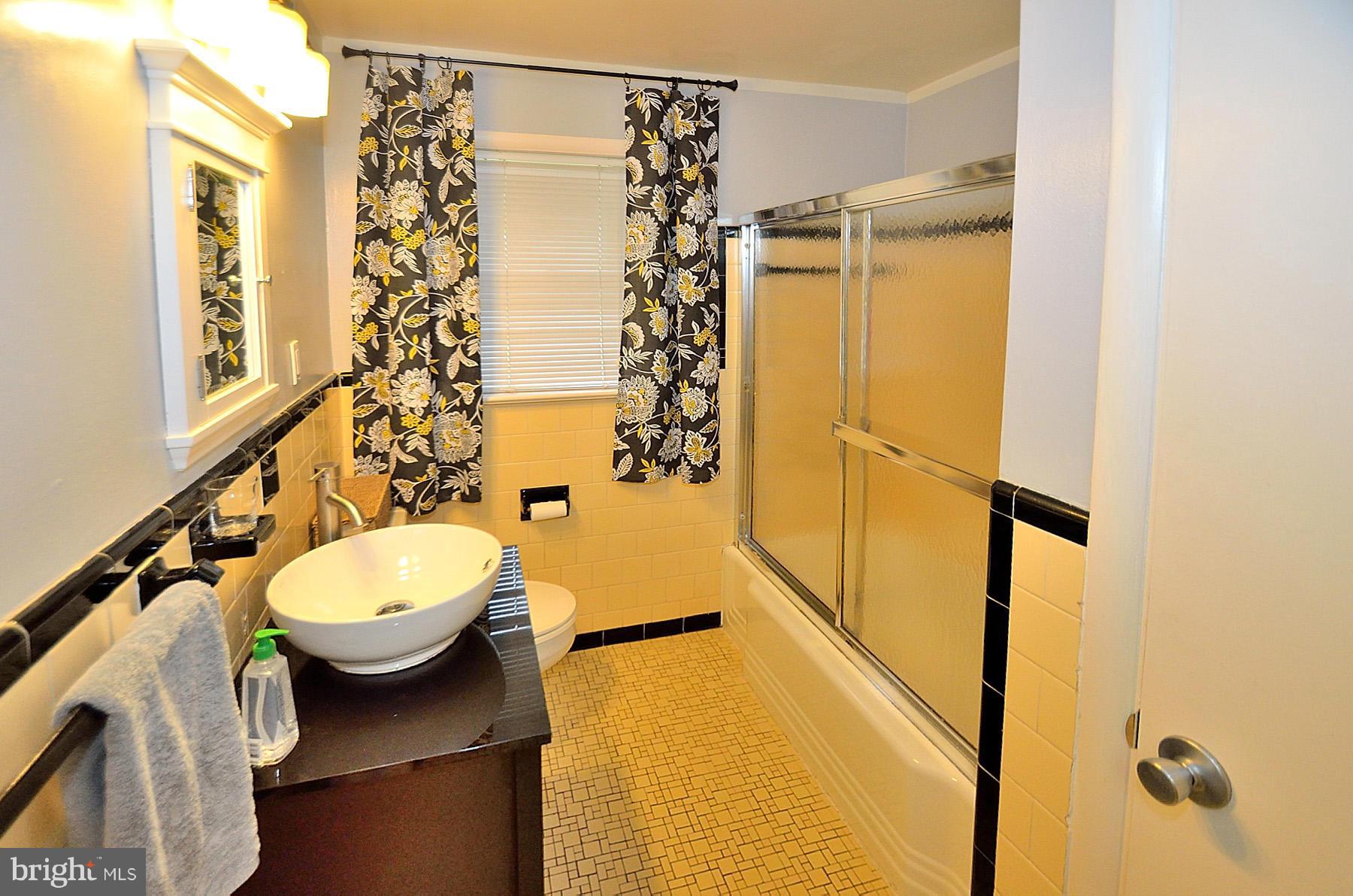 5205 Cedar Road Alexandria, VA 22309 - Photo 15 of 26 Guest Bath