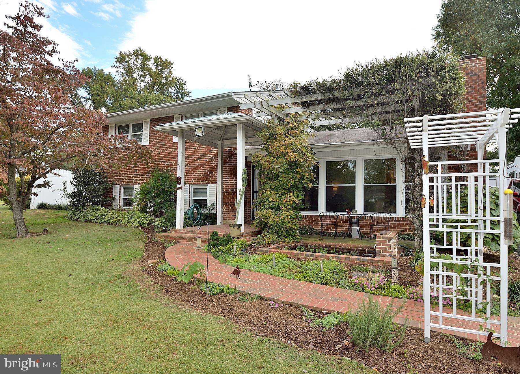 5205 Cedar Road Alexandria, VA 22309 - Photo 24 of 26 Exterior (Front)