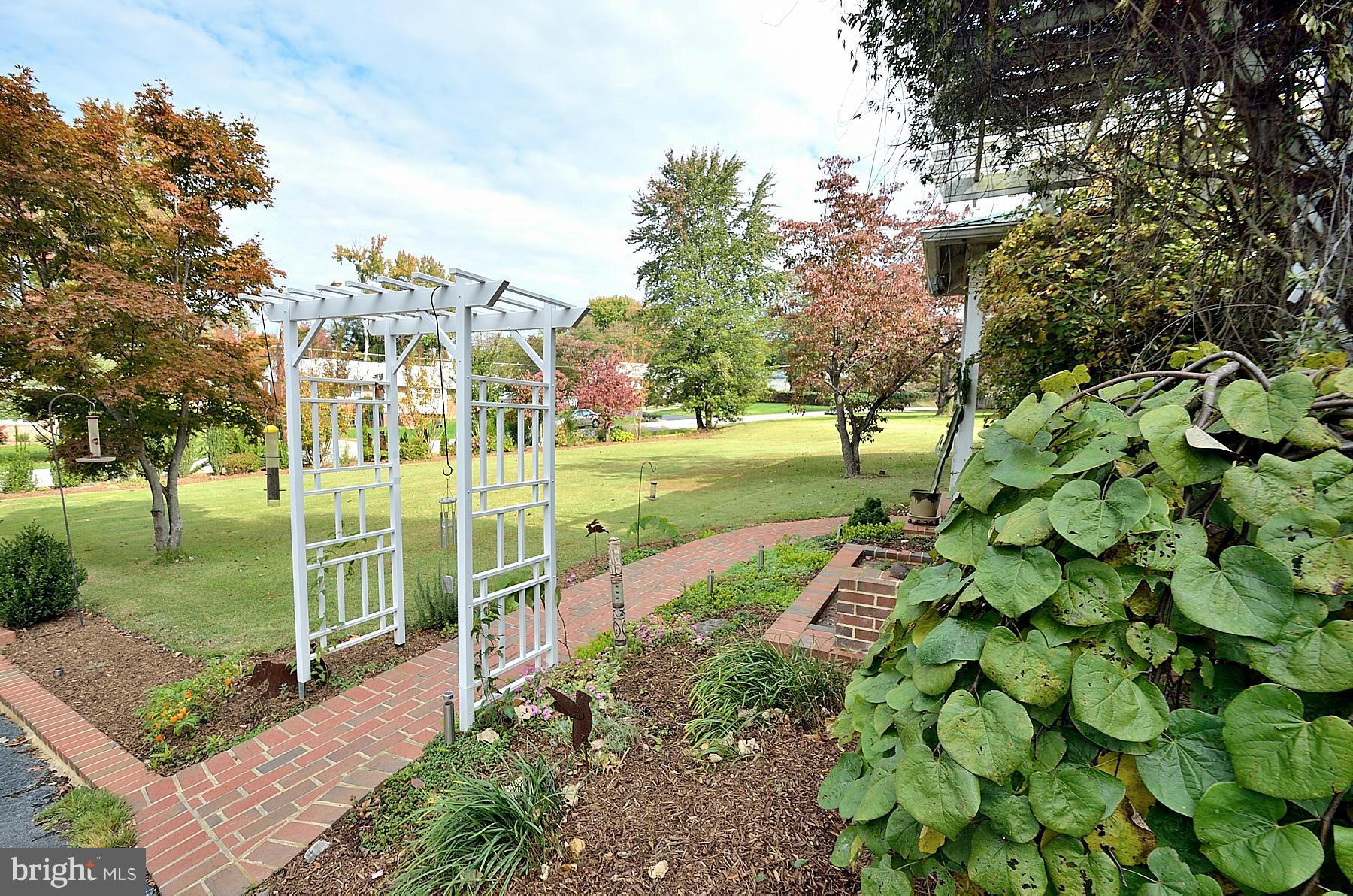 5205 Cedar Road Alexandria, VA 22309 - Photo 26 of 26 Exterior (Front)