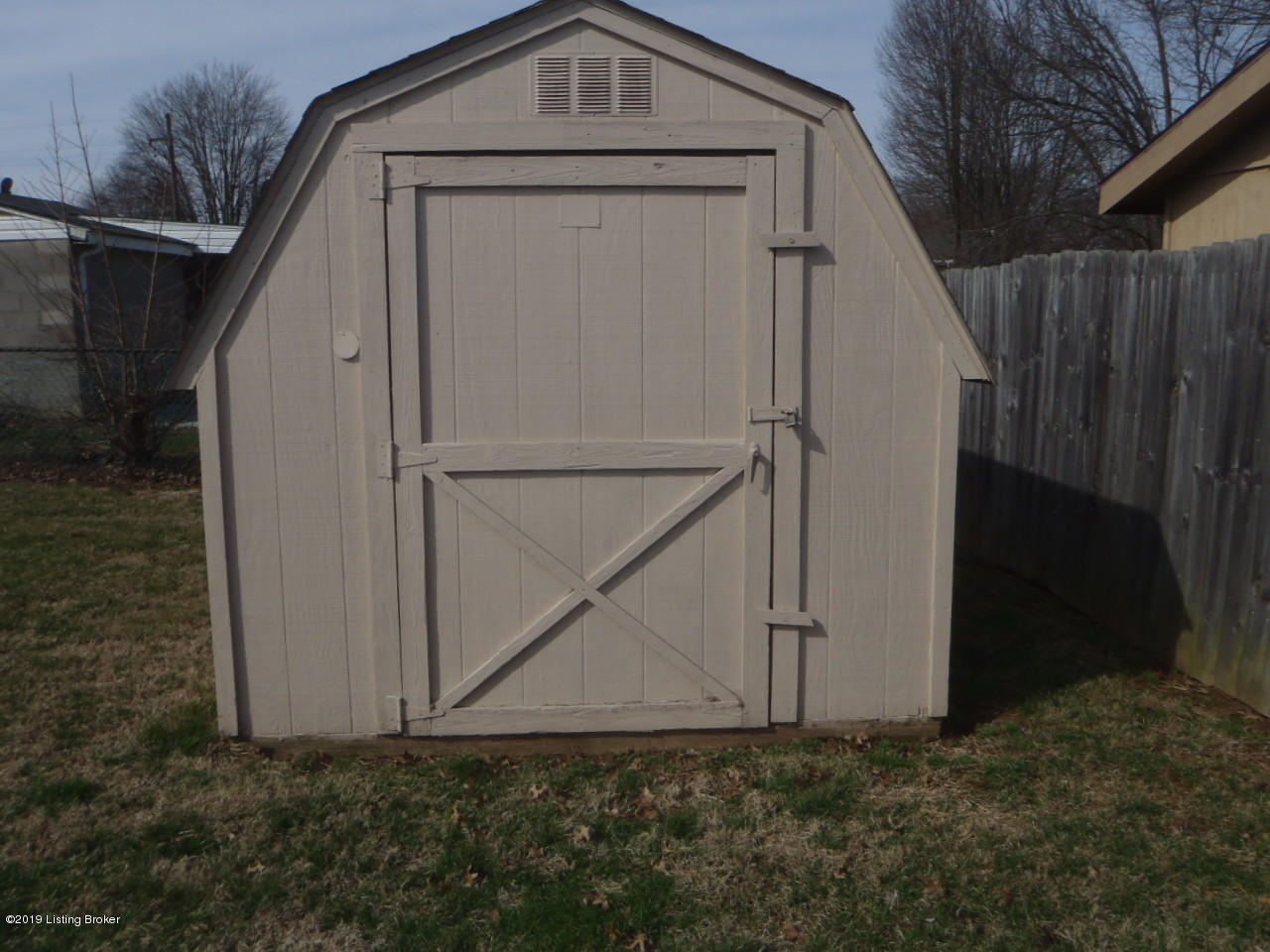 565 Beechland Road Louisville, KY 40229 - Photo 2 of 26 P1010003