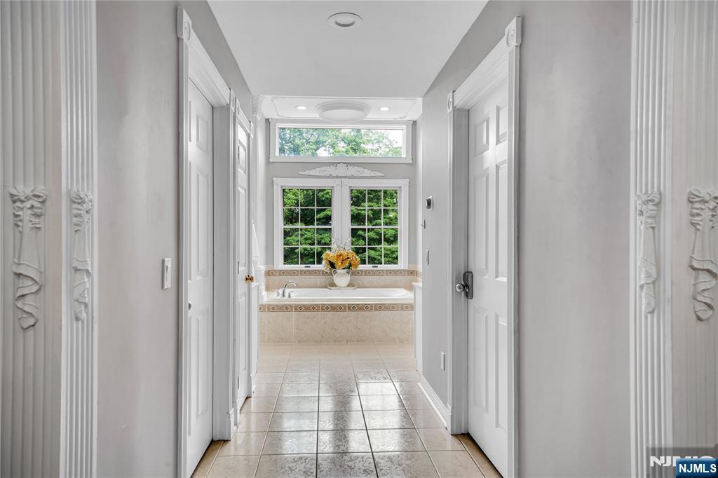 317 Rock Ridge Court Franklin Lakes, NJ 07417 - Photo 20 of 48
