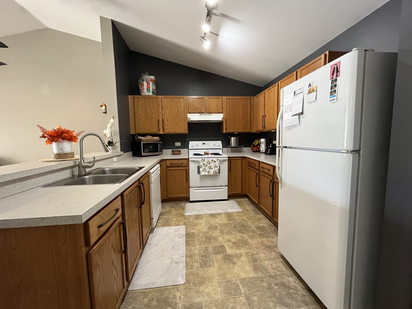 1450 McClure Road, Unit 1450 Aurora, IL 60505 - Photo 5 of 9