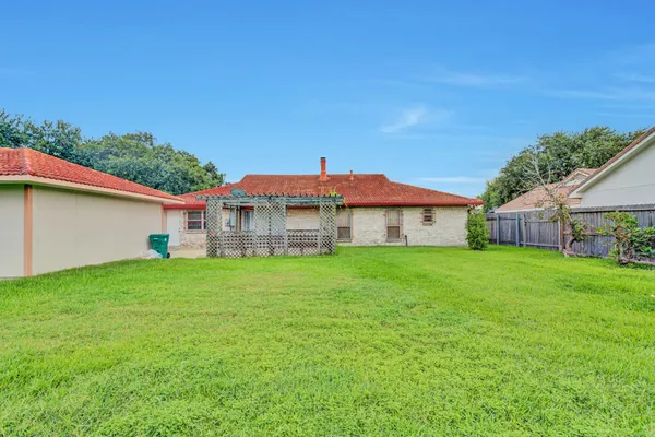 a view of a house with a backyard
