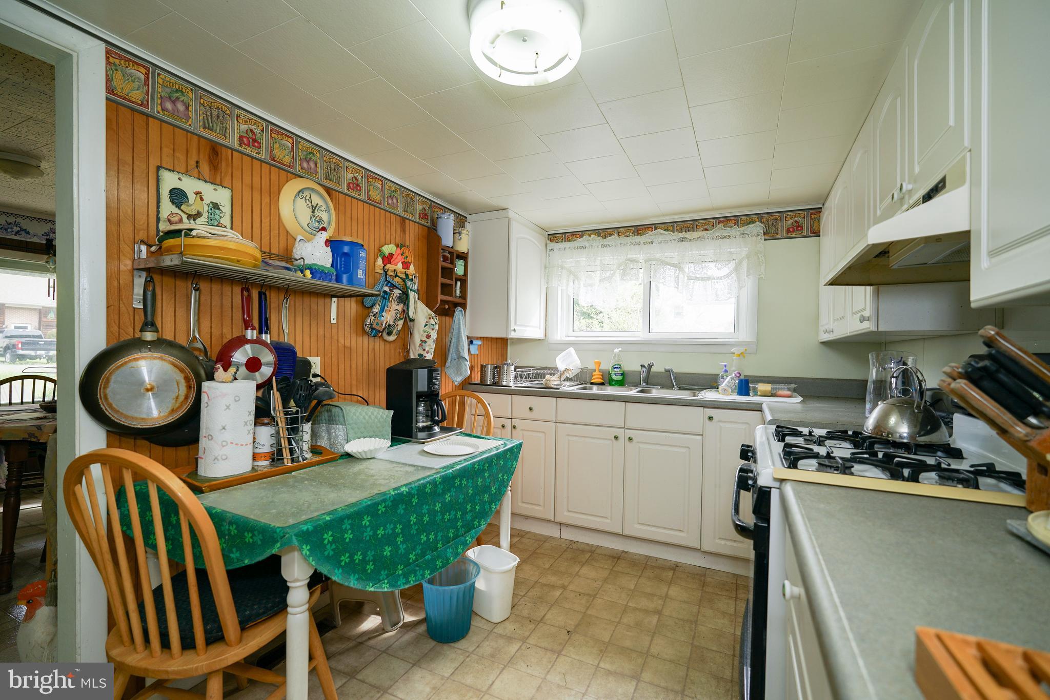 128 Woolens Road Elkton, MD 21921 - Photo 20 of 23 a kitchen with a table and chairs