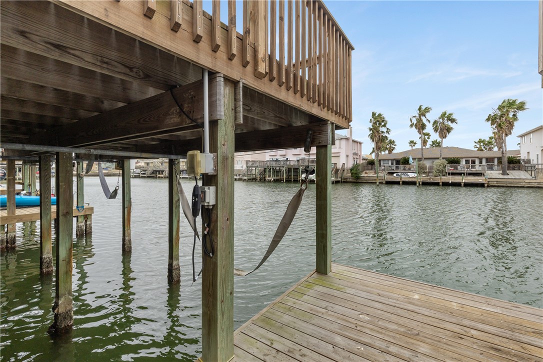 15409 Salt Cay Court, Unit F Corpus Christi, TX 78418 - Photo 33 of 35 a balcony with hardwood area