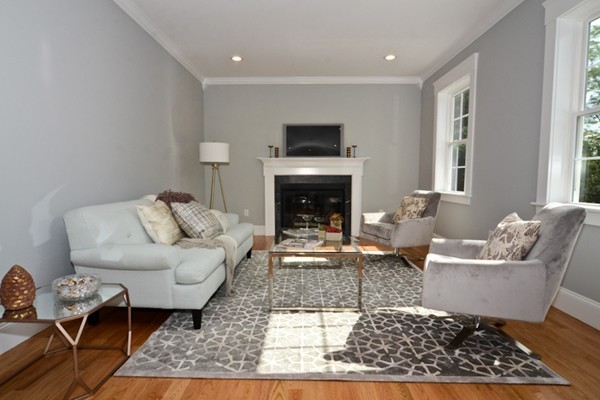 39 Lockeland Road Winchester, MA 01890 - Photo 3 of 29