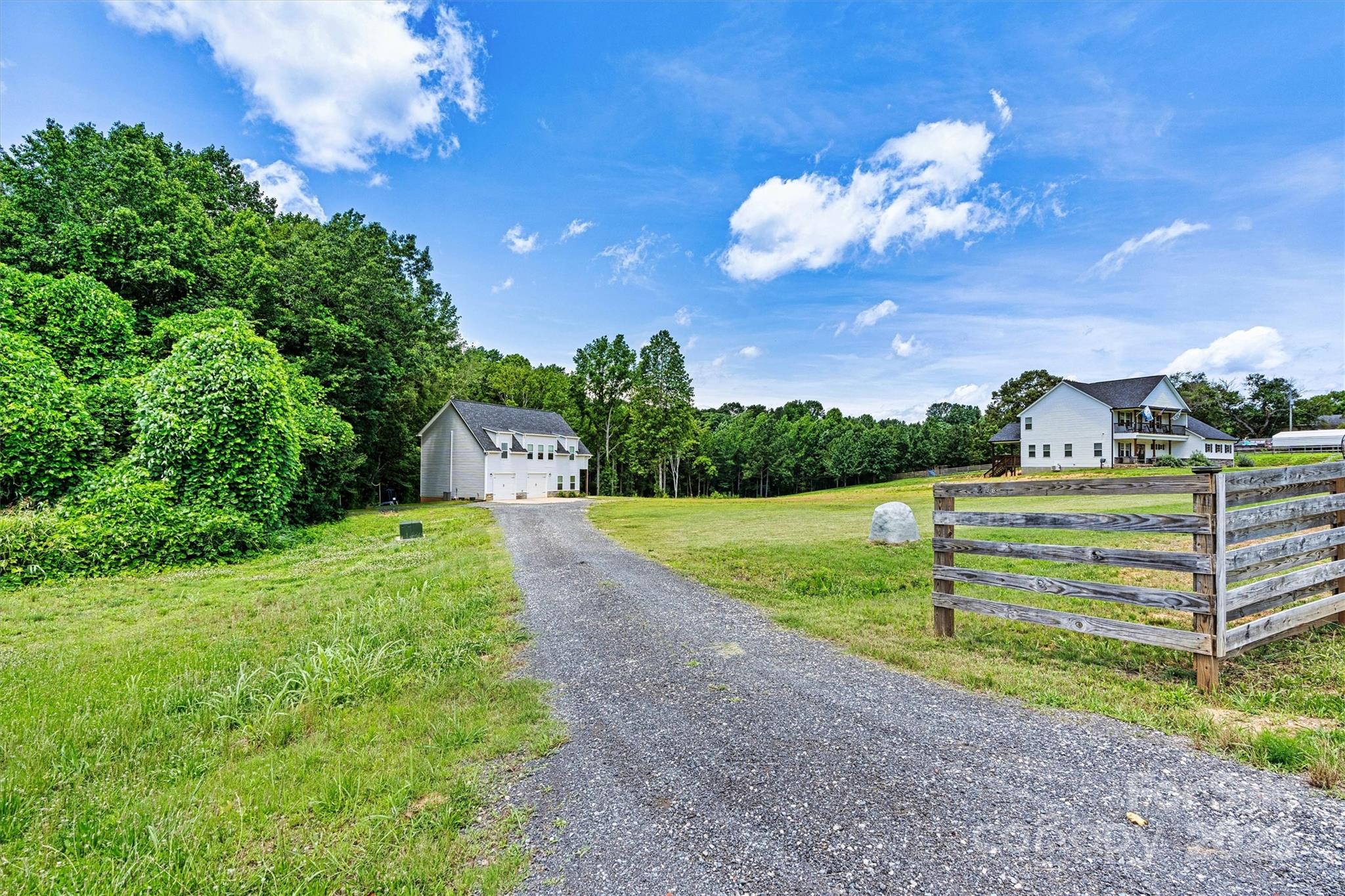 237 Mariposa Road Stanley, NC 28164 - Photo 3 of 40 Gallery Image 3