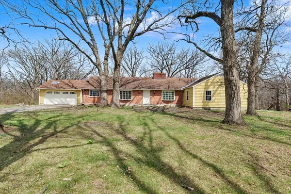 $164,900 | 404 Oak Drive, Roberts, IL 60962