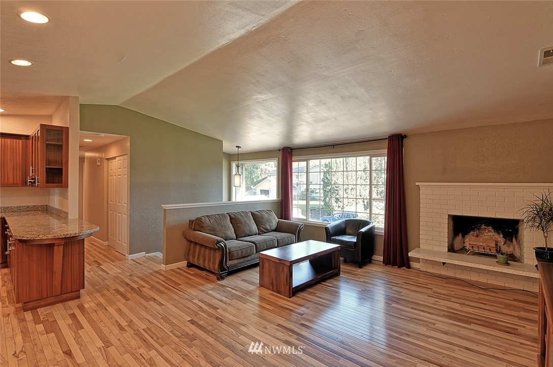 2523 169th Street Southeast Bothell, WA 98012 - Photo 3 of 18