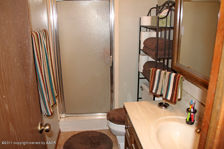 5209 Royce Drive Amarillo, TX 79110 - Photo 12 of 20 Master Bath
