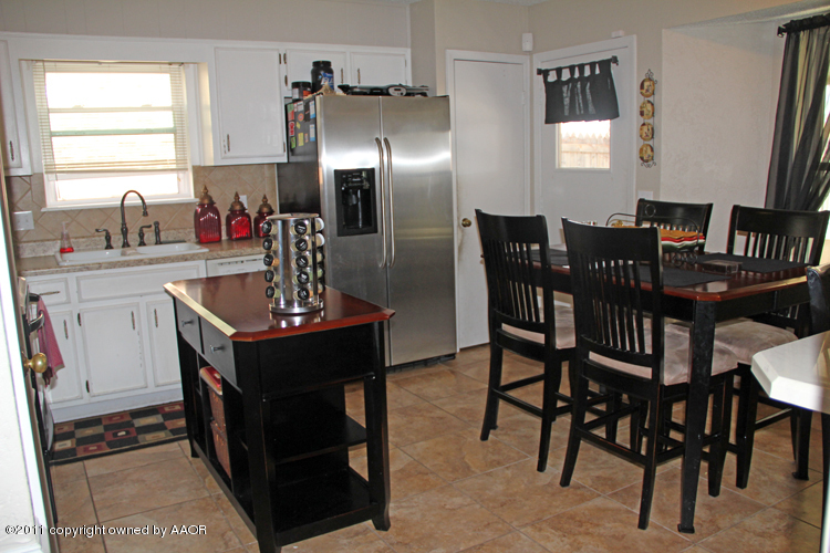 5209 Royce Drive Amarillo, TX 79110 - Photo 6 of 20 Kitchen