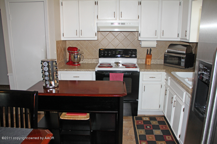 5209 Royce Drive Amarillo, TX 79110 - Photo 7 of 20 Kitchen 2