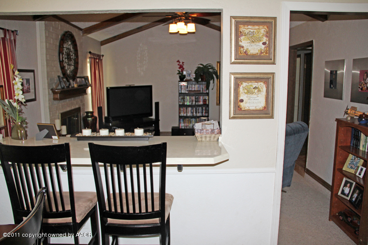 5209 Royce Drive Amarillo, TX 79110 - Photo 9 of 20 Kitchen Bar