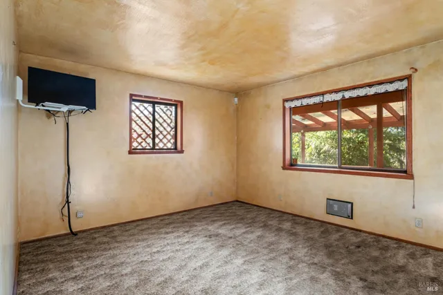 $300,000 | 24465 Sherwood Road, Willits, CA 95490