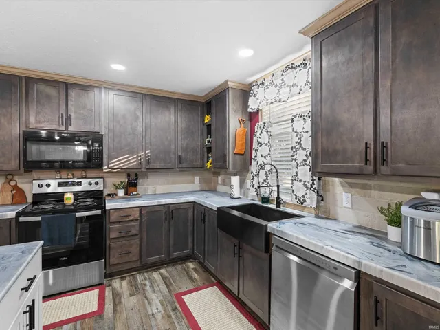 $259,900 | 1611 Hills Road, Newburgh, IN 47630