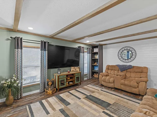 $259,900 | 1611 Hills Road, Newburgh, IN 47630