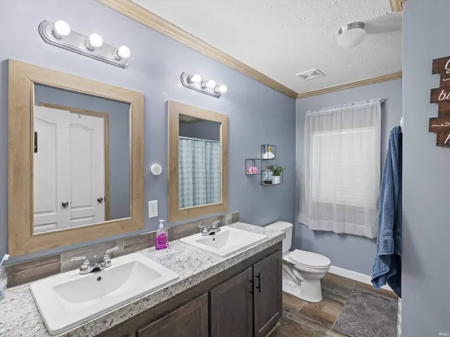 $259,900 | 1611 Hills Road, Newburgh, IN 47630