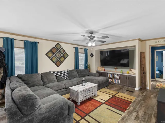 $259,900 | 1611 Hills Road, Newburgh, IN 47630