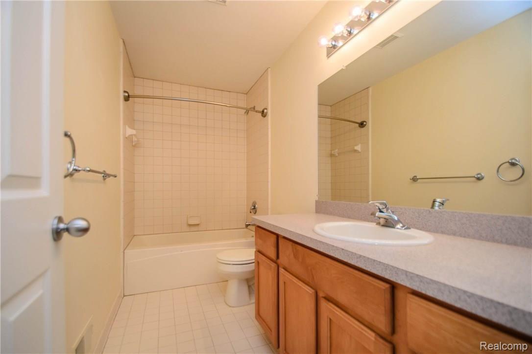 620 Park Lane Road Chelsea, MI 48118 - Photo 14 of 24 15.jpg