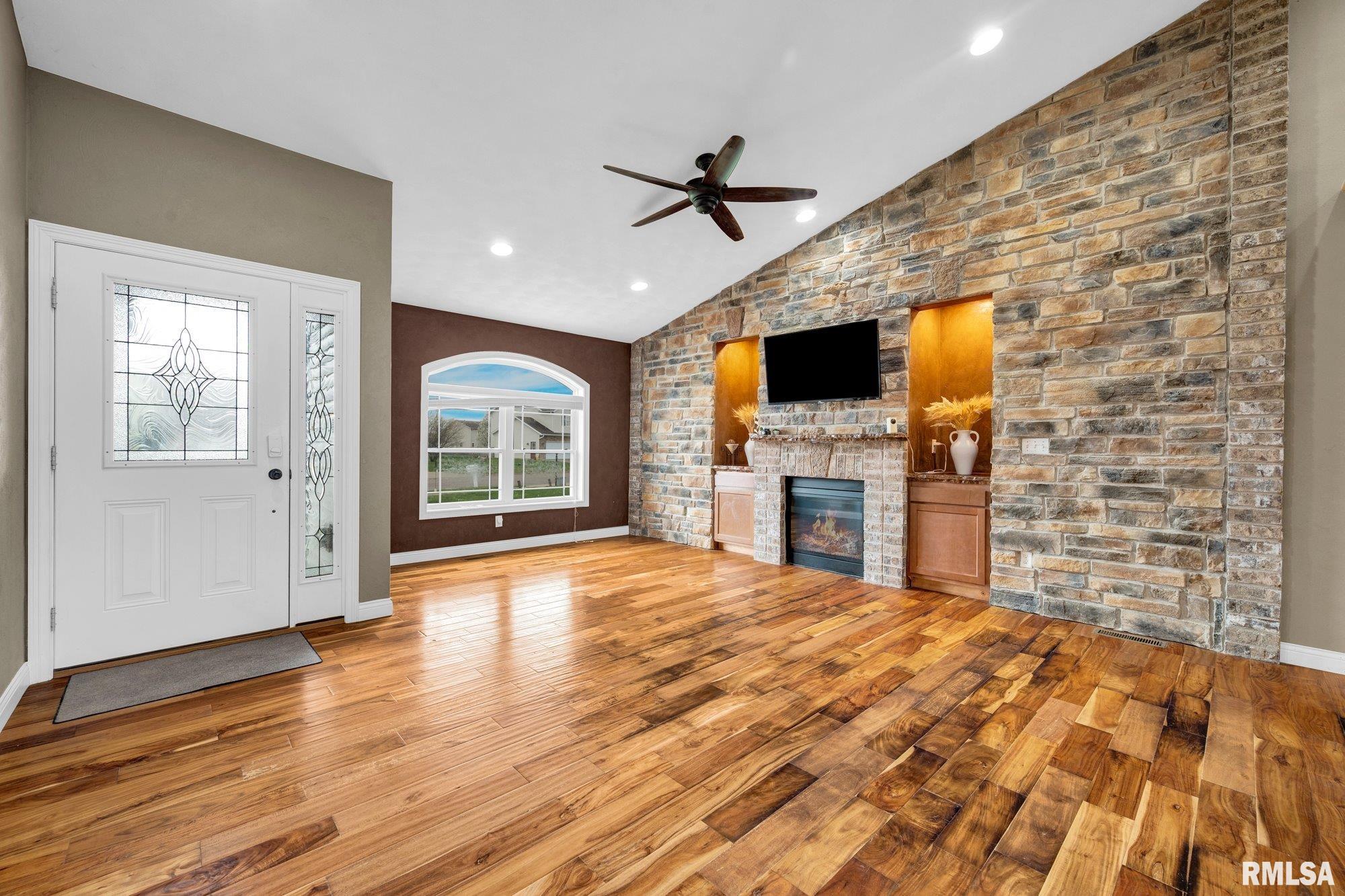 638 Mickel Parkway Washington, IL 61571 - Photo 3 of 49
