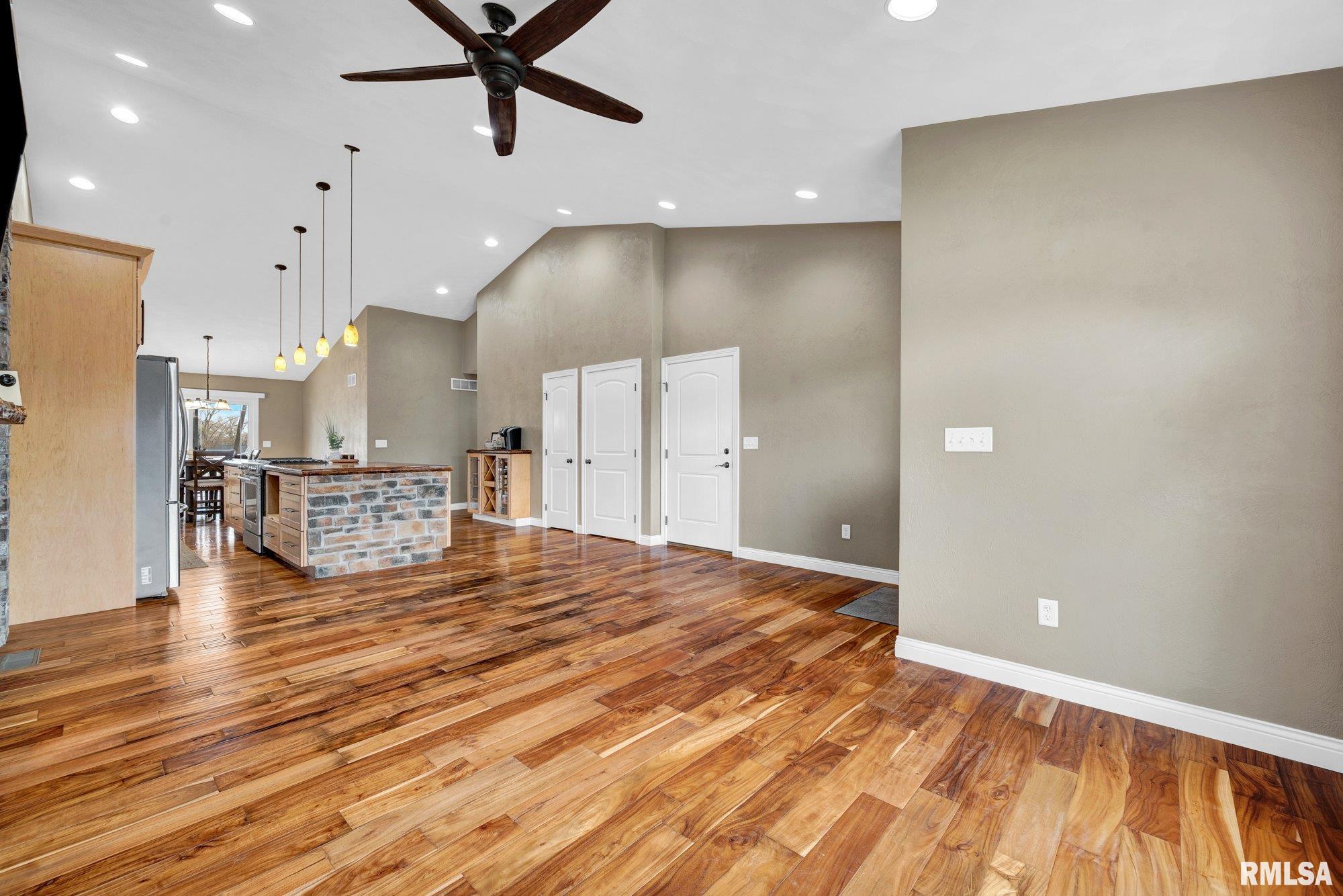 638 Mickel Parkway Washington, IL 61571 - Photo 7 of 49