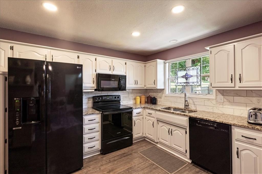 724 Northeast Hunters Ridge Lee's Summit, MO 64086 - Photo 11 of 35
