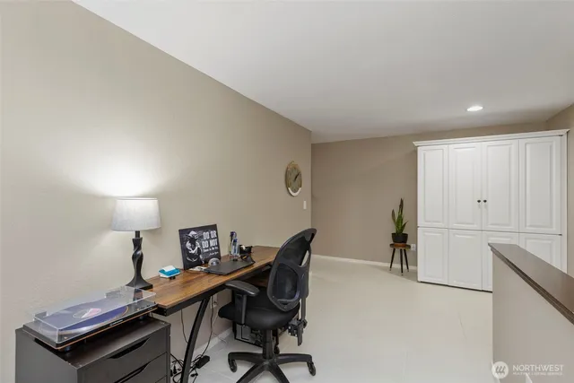 a view of a workspace with furniture