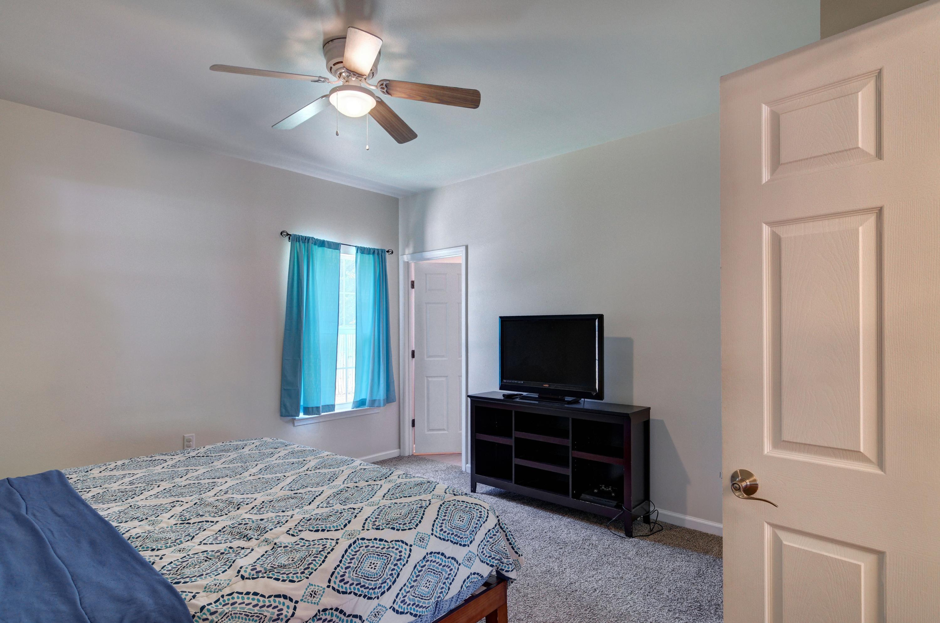 284 Jones Road Crestview, FL 32536 - Photo 18 of 41 18-18-Master-Bedroom-01